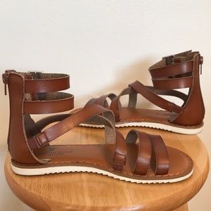 American Eagle Sandals